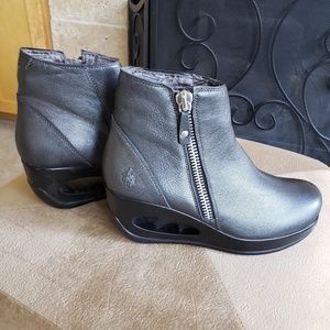 Fly London Hulk 795 Mousse Wedge Graphite Boots
